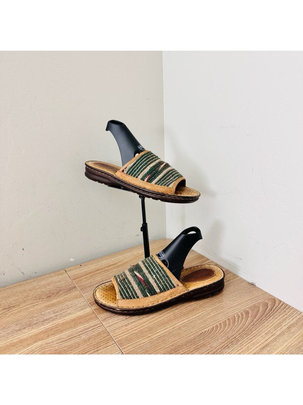 Børn Drilles slide sandals Green Beaded Women’s Size 7.5